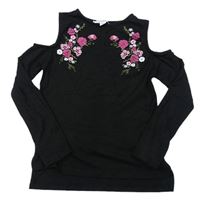 Černé úpletové triko s průstřihy a výšivkami květů zn. Primark