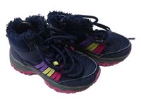 Tmavomodré zateplené kotníkové boty s barevnými pruhy vel. 27 