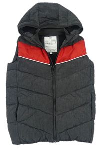 Tmavošedo-červená šusťáková zateplená vesta s kapucí zn. M&S