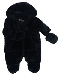 Černá chlupatá zateplená kombinéza s kapucí + rukavice zn. Mothercare
