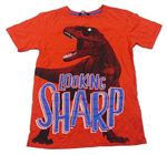 Červené tričko s dinosaurom a nápismi George