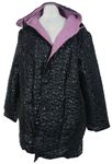 Dámsky čierny prešívaný šušťákový jarný kabát s kapucňou