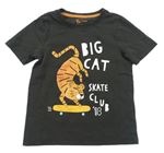 Tmavosivé tričko s tigrom a skateboardom a nápismi Tu
