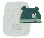 2set - Zelená bavlnená čapica s medvědem + bílý slintáček s nápisom