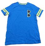 Modré tričko s potiskem brýlí a vreckom a žltymi pruhmi C&A