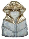 Zlato-strieborná prešívaná šušťáková zateplená vesta s kapucňou Matalan