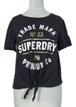 Dámske tmavosivé crop tričko s nápismi a uzlom Superdry