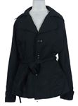 Dámsky čierny šušťákový krátky kabát s opaskom Vero Moda