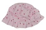 Ružovo-biely pruhovaný klobúk s jahůdkami