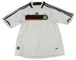 Biele športové funkčné tričko s čierným pruhom a logom Adidas