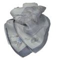 Dámský šedý hedvábný šátek s kvetmi